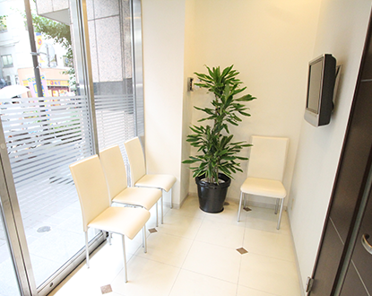 大久保駅南口から徒歩3分 無痛治療に力を入れる新宿ブライト歯科医院