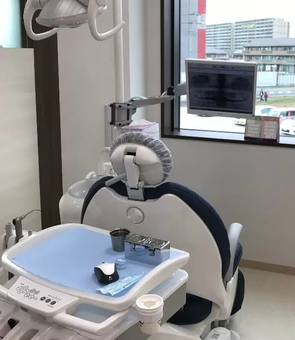 ①クリニック外観②受付③診療チェア