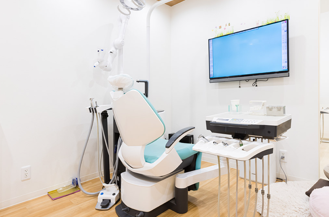 ①クリニック外観②受付③診療室