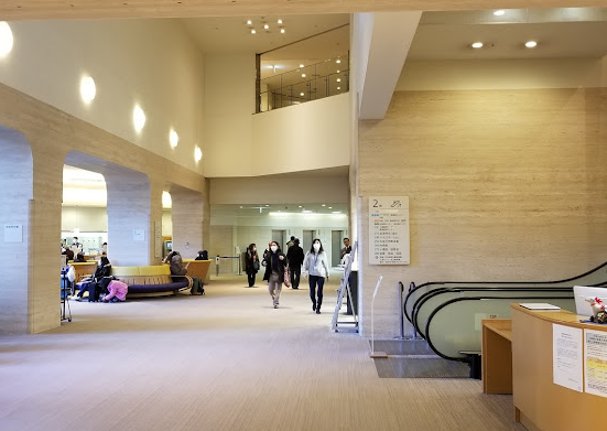 ①外観②看板③院内フロア