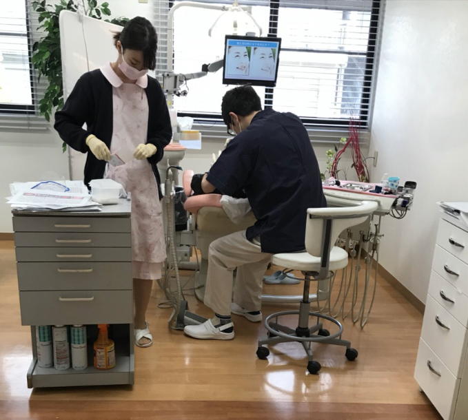 歯周病治療の様子※写真はイメージです。