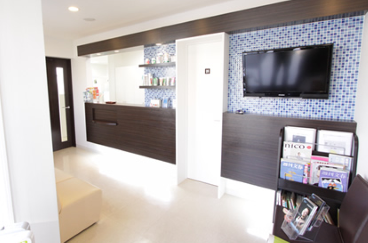 ①外観②受付③待合室