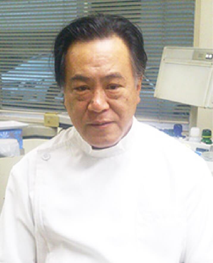 院長の青柳 功二