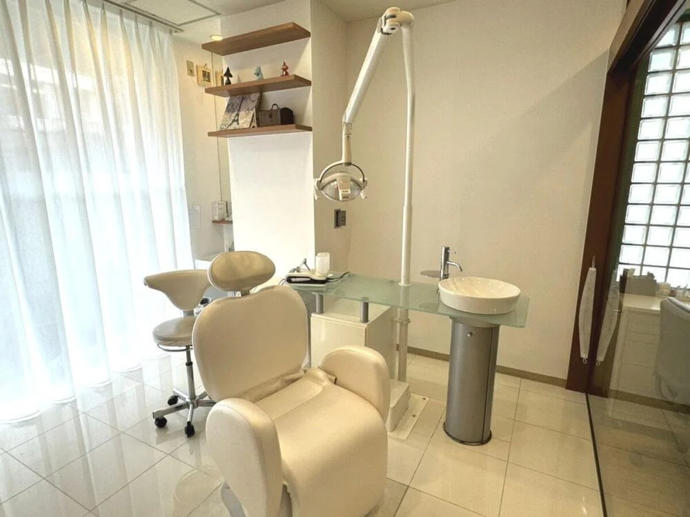 【新石切駅 徒歩15分】痛みに配慮し幅広い世代にやさしい診療を行うしが歯科医院