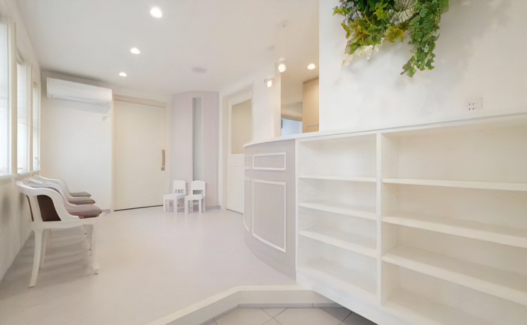 【本蓮沼駅 徒歩１２分】サロンの様な雰囲気のリラックスできる環境】先を見据えた妥協しない治療を提供する西が丘デンタルクリニック