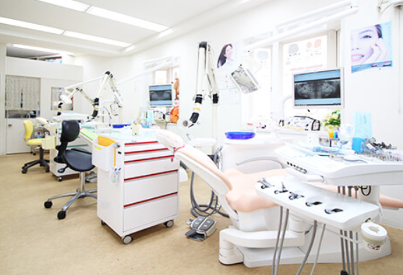 ①アットホームな雰囲気を大切にしています②待合室③診療室