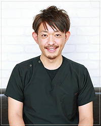 院長の岩瀬啓介