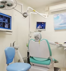 ①外観②診療室③診療室