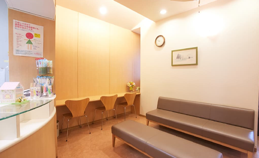 ①受付➁外観③待合室