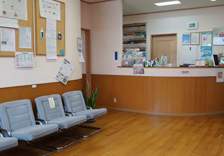 ①外観②待合室③キッズスペース