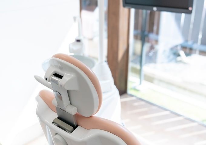 それぞれの素材の特徴を分かりやすく説明し、患者様にとって納得できる審美治療を提案しています。