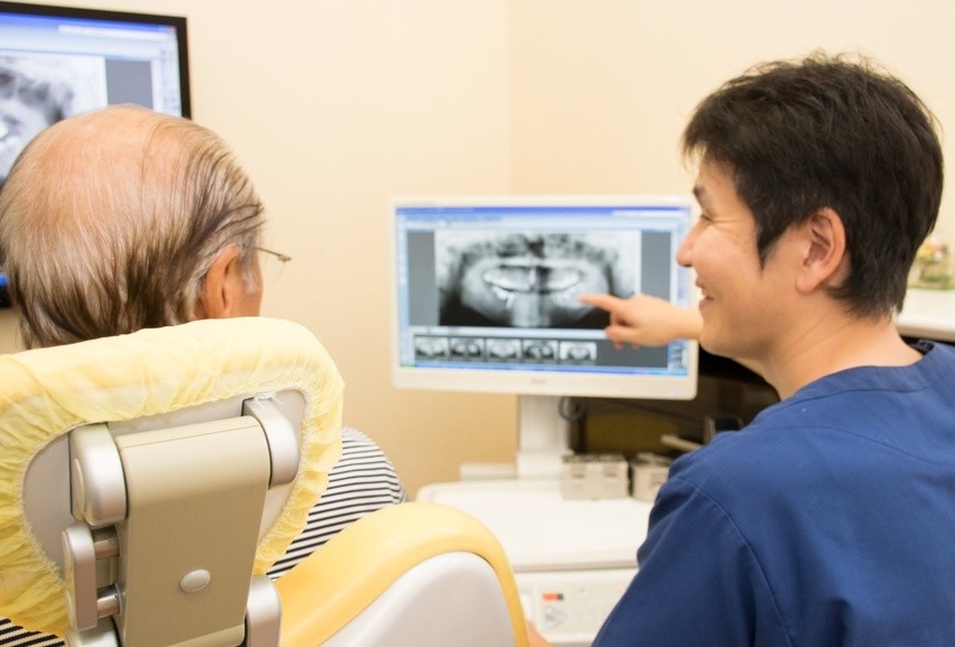 失った歯を固定式で補う治療を行っています