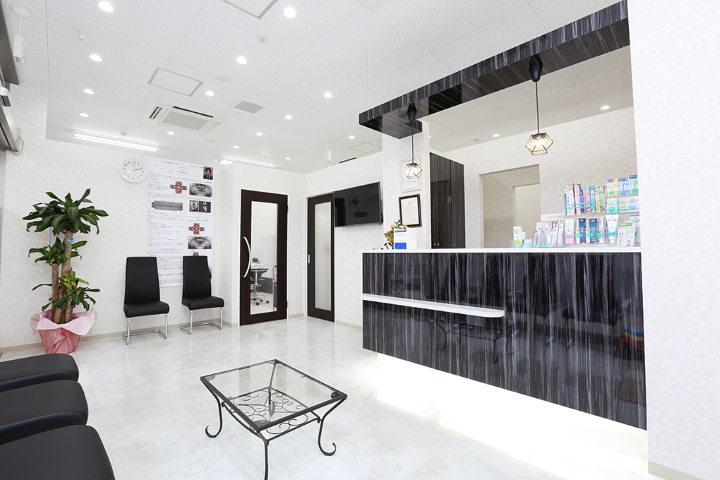 ①受付②待合室③診療室