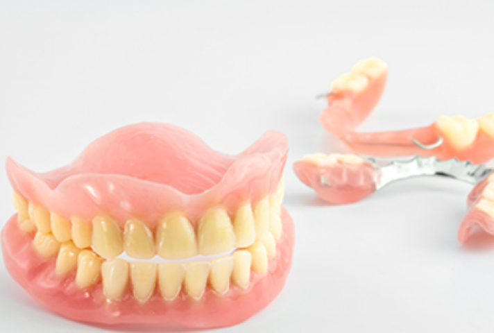 一人ひとりに合った快適な入れ歯を提供