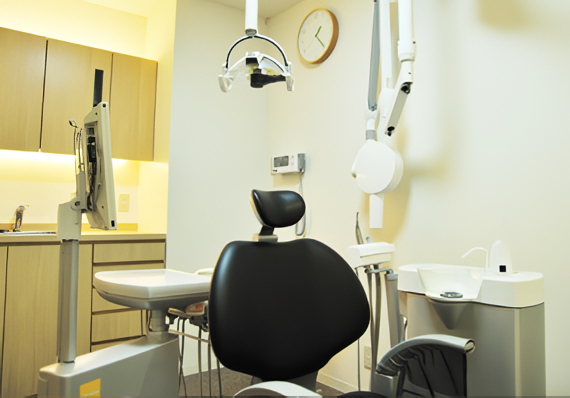 インプラントはメリットが多い一方、デメリットもあります