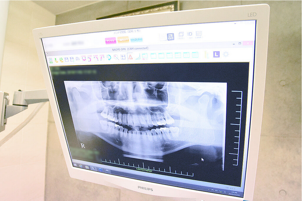 ①受付②待合室③大型モニター