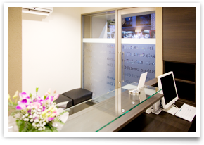 ①受付②待合室③診療室