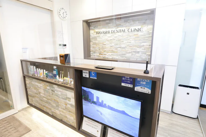 ①クリニック外観②受付③受付