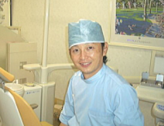 院長の岡本　茂