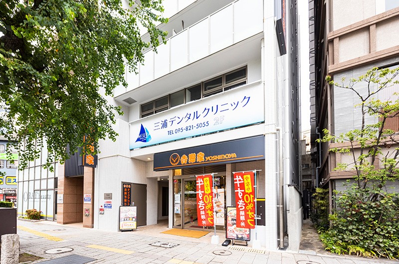 ①外観②受付③待合室