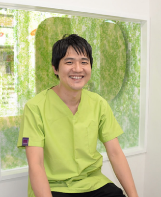 院長の小栗　卓也