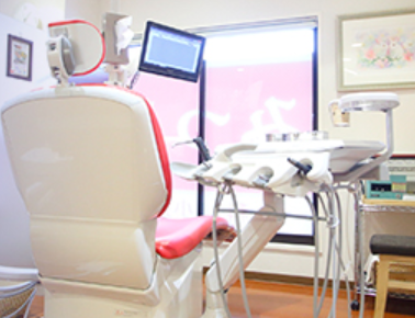 ①外観　②受付　③治療室