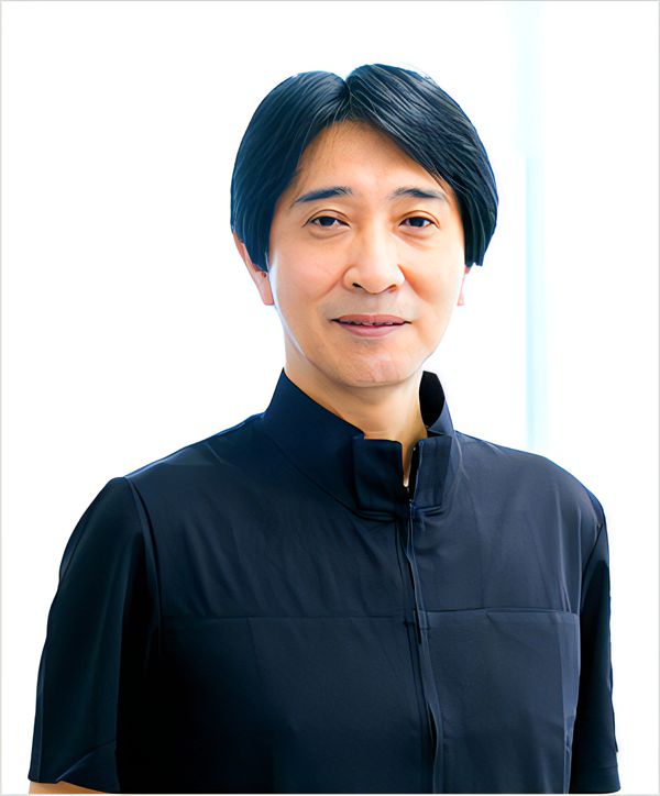 院長の滝沢　伸行