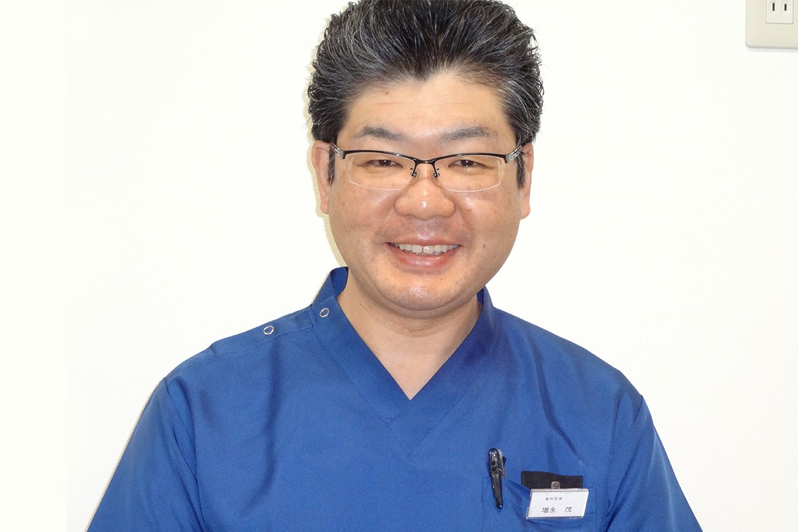 ①医院外観 ② 診療室 ③院長