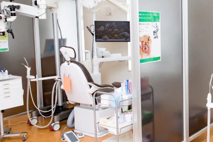 【JR南武線 稲城長沼駅北口から徒歩２分】【日本歯科保存学会専門医在籍】健康な歯で笑顔を守る里吉歯科医院