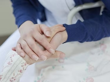 往診は専用の往診車で伺い、ご自宅の中で治療を行います