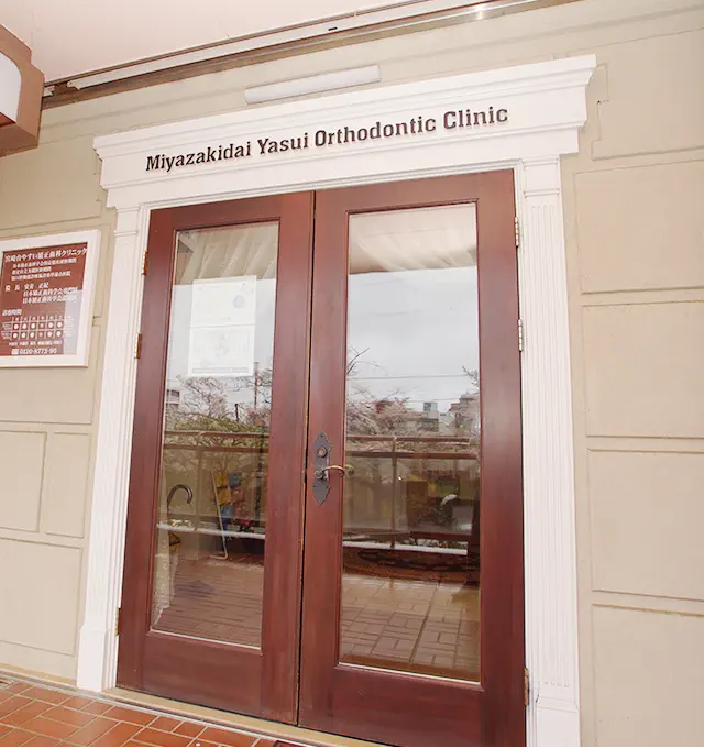 ①クリニック外観②診療③診療