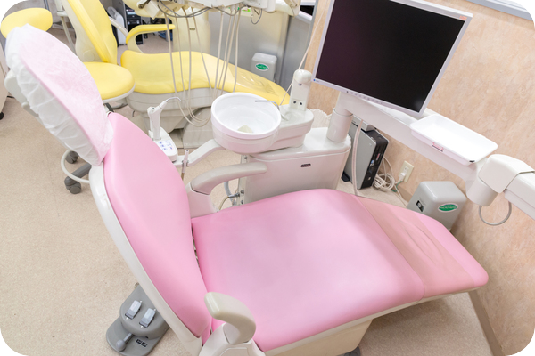 ①外観②待合室③下馬デンタルクリニックの診療台