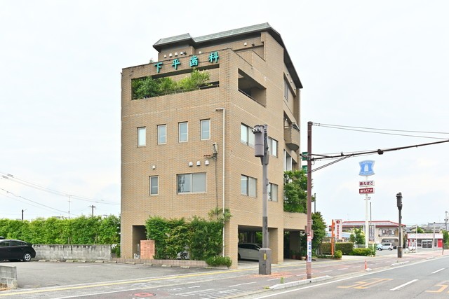 ①医院外観②受付③待合室