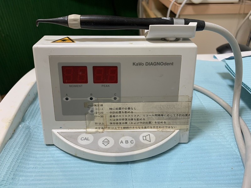 気づきにくい隠れた虫歯を発見することが可能な機器です