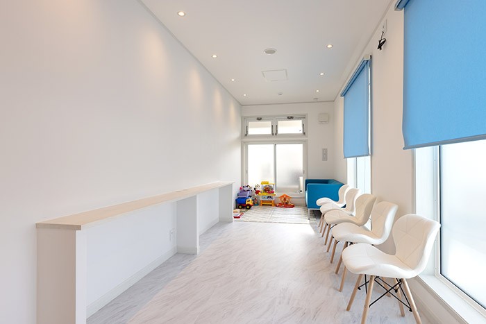 ストレスを少しでも軽減できるよう配慮された待合室です