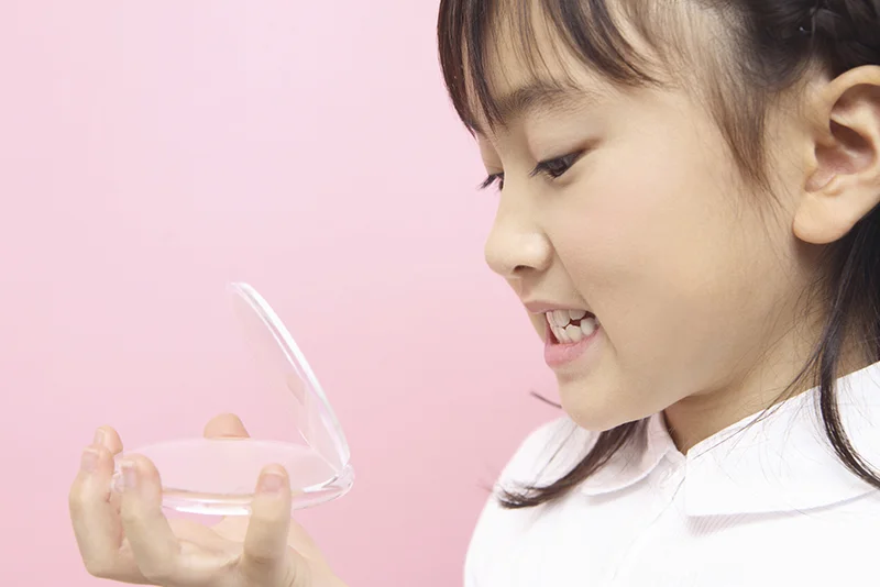 詰め物・被せ物を活用して口元を綺麗にしていきます