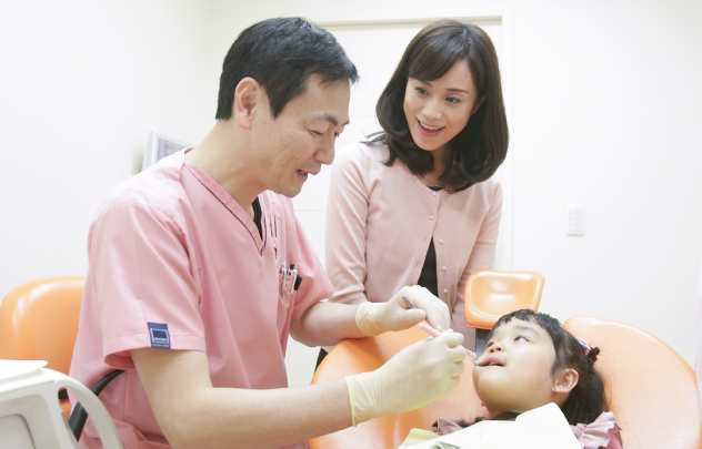 フッ素塗布とシーラント処置で虫歯を予防し、将来を見据えた歯科習慣を形成