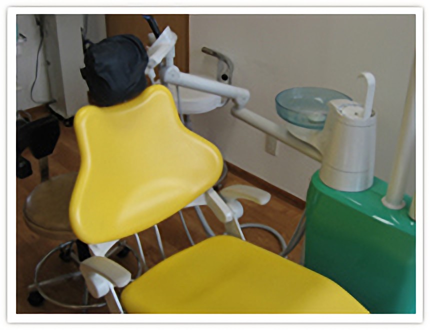 ①明るい診療室②最新の診察台③滅菌後の器具