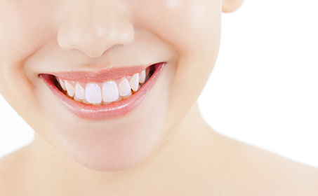 審美性だけでなく、噛み合わせや耐久性まで考慮された治療方針のもと、患者様の要望に寄り添った診療が行われています