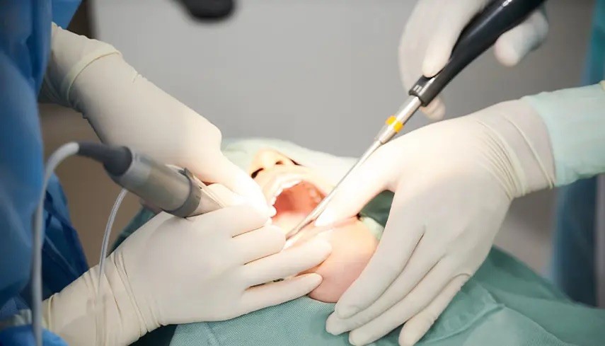 豊富な経験と高い技術を持つ、インプラント治療