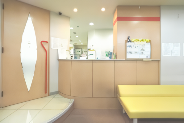 ①玄関②待合室③診療スペース