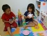 ①外観②キッズコーナー③診療室