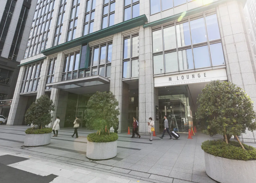 ①外観②待合室③診療室