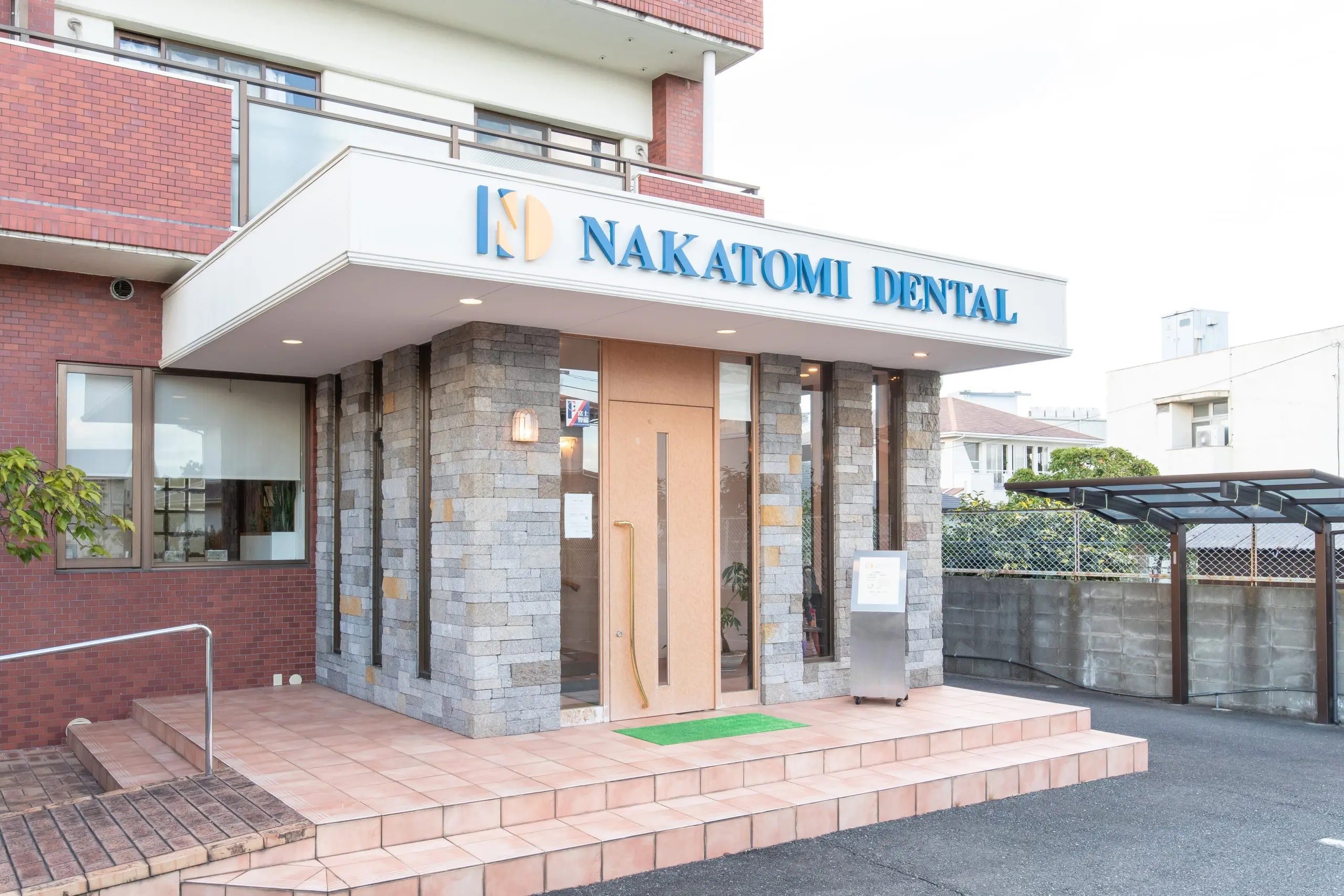 ①外観②受付③待合室