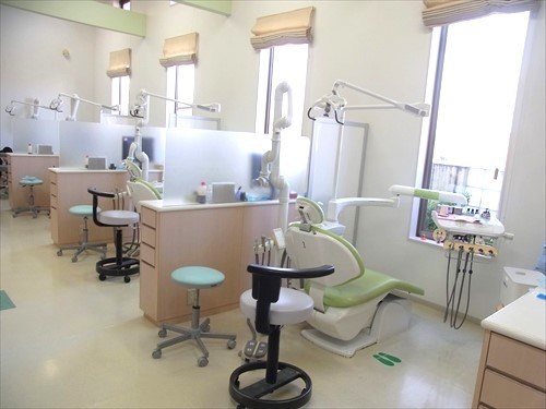 【IRいしかわ鉄道線 小松駅 車で6分】訪問歯科にも対応する土肥歯科医院