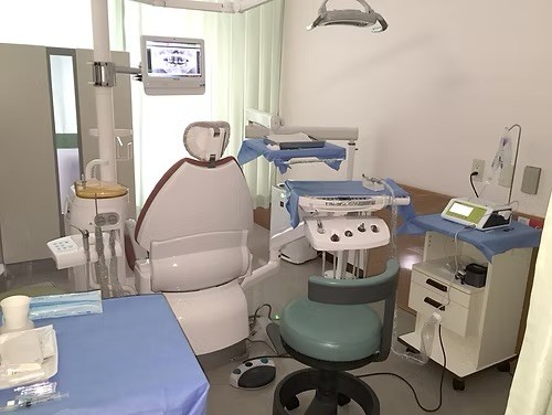 ①医院外観②待合室③診療室