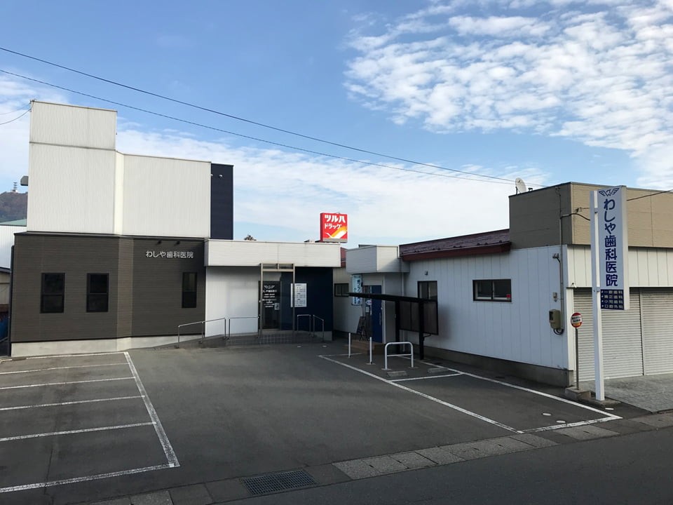 広い駐車場があるのでお車の方もご安心ください