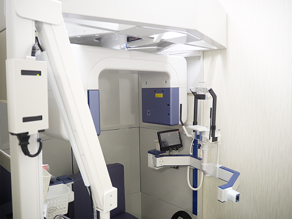 歯科用CTを活用し三次元的な診断を行います