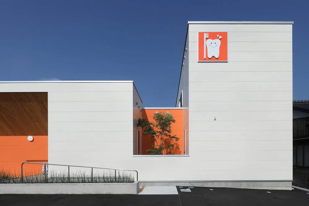 【与謝野町・駐車場9台】矯正治療にも強い まるめデンタルクリニック