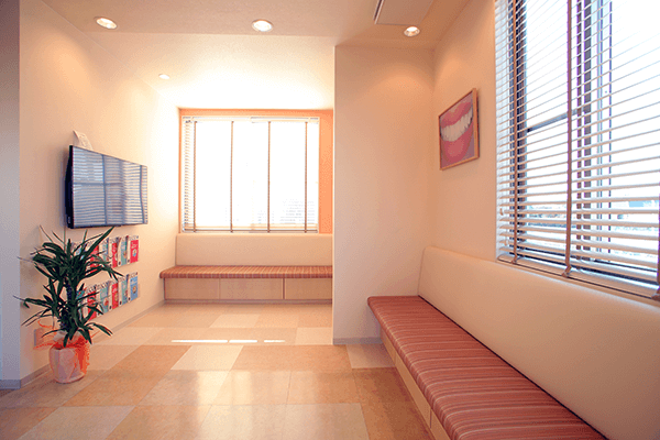 【宇都宮駅から車で10分・駐車場完備】家族みんなが安心して通えるあおきファミリー歯科